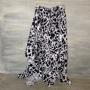 New York & Company Skirt Large Graffiti Print Black‎ White Hankerchief Hem LN